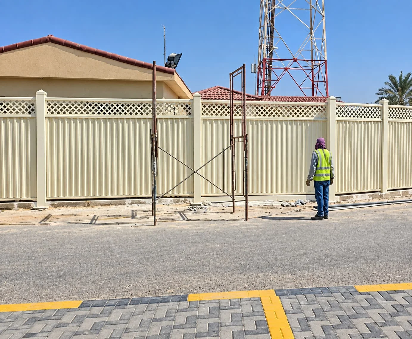 مظلات ومواقف وأعمال سفلتة لجهة حكومية
